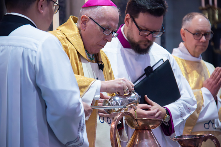 Norwich services to bless holy Chrism oils